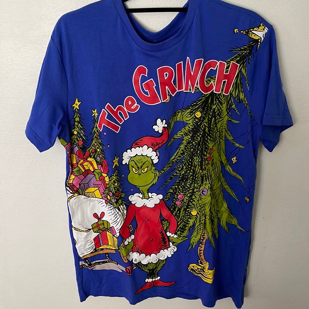 You will get the grinch tee shirt in size M